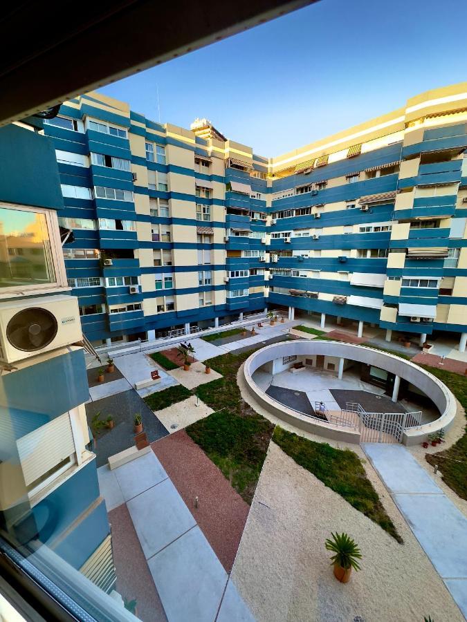 Moderna Habitacion En El Corazon De Alicante Luaran gambar