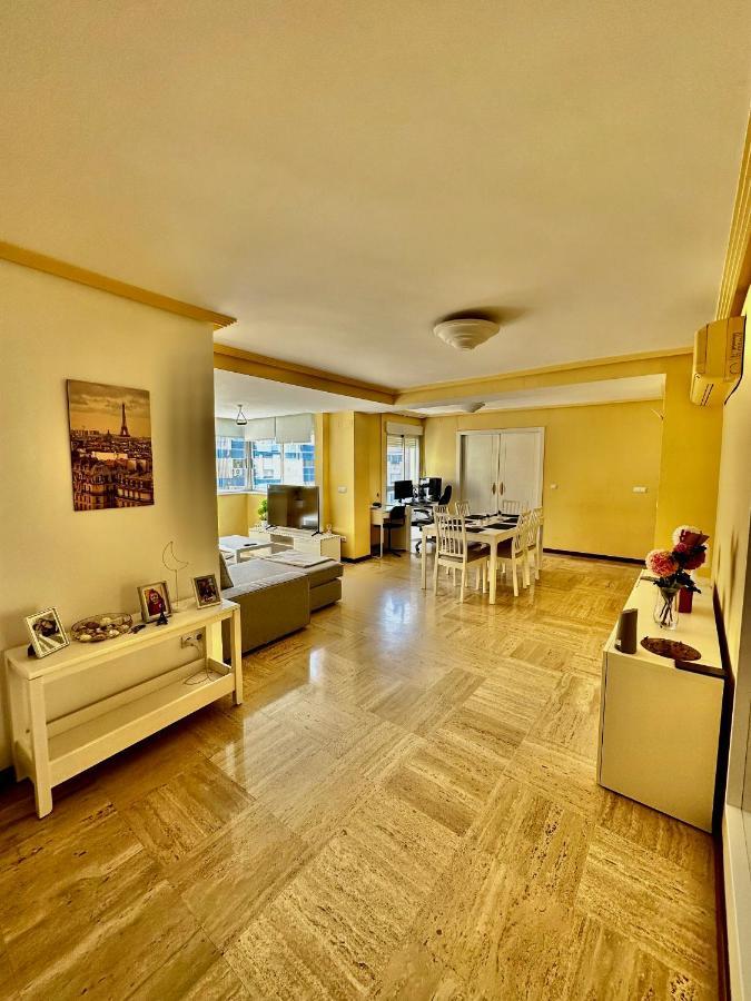 Moderna Habitacion En El Corazon De Alicante Luaran gambar